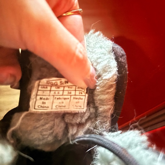 Very well worn out boots UGG Adirondack - Picture 5 of 6